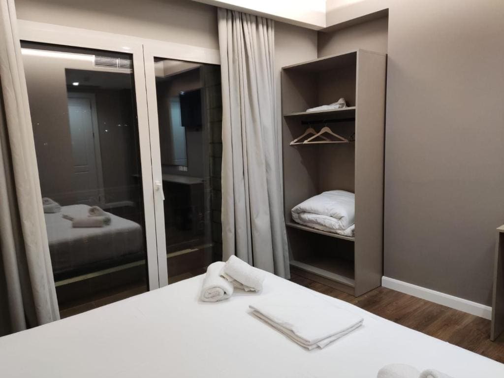 Double Room with Balcony room - Image 1