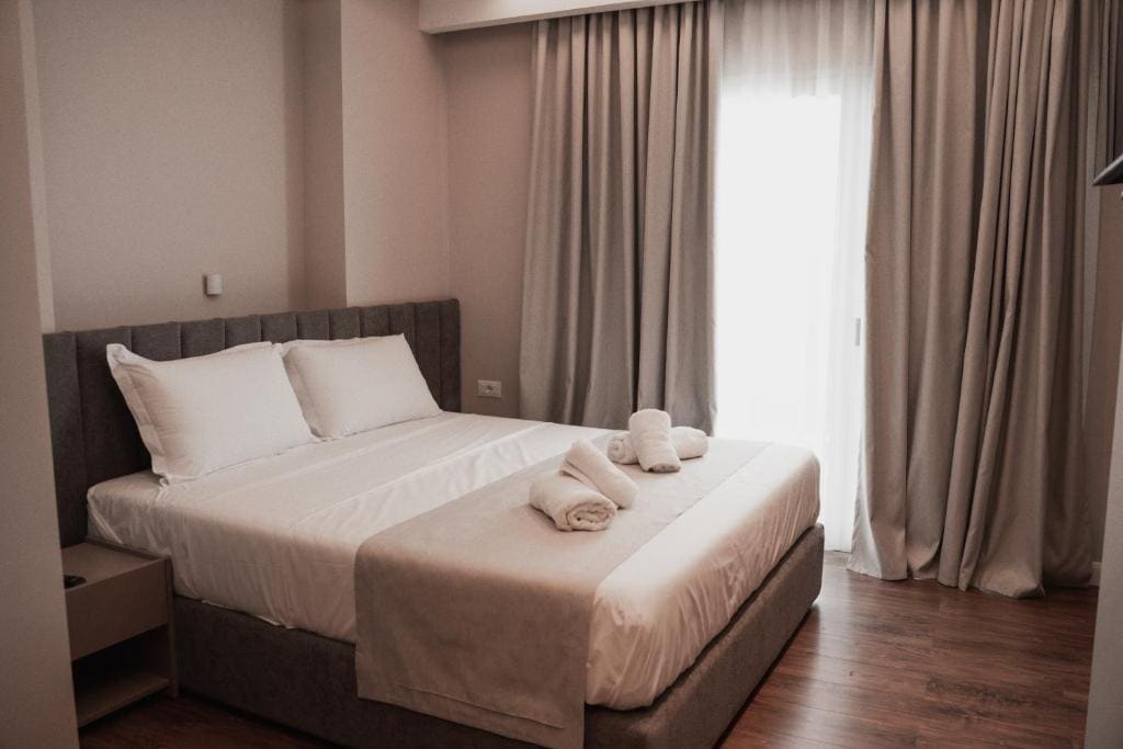 Double Room with Balcony room - Image 3