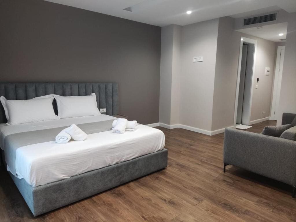 Double Room with Extra Bed room - Image 1