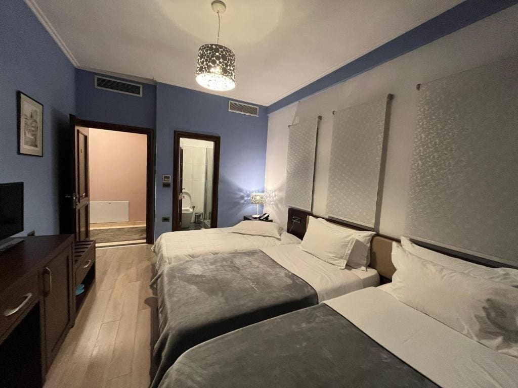 Triple Room with Balcony room - Image 2
