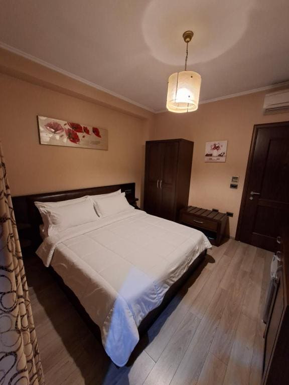 Deluxe Double Room with Balcony room - Image 3