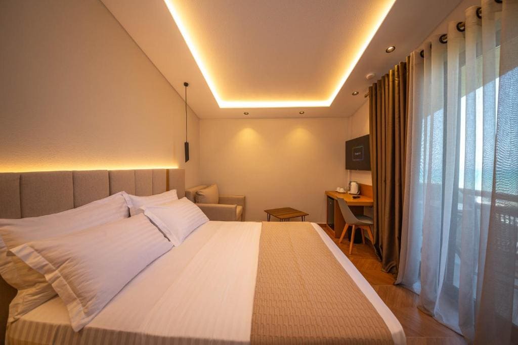 Deluxe Double Room with Balcony and Sea View room - Image 1
