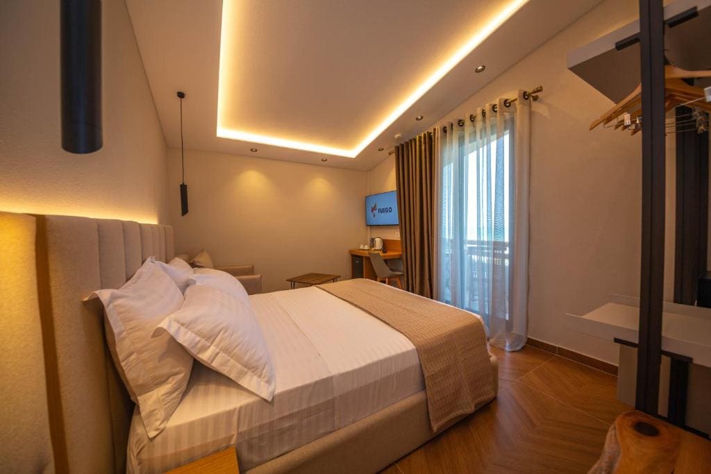Deluxe Double Room with Balcony and Sea View room - Image 3