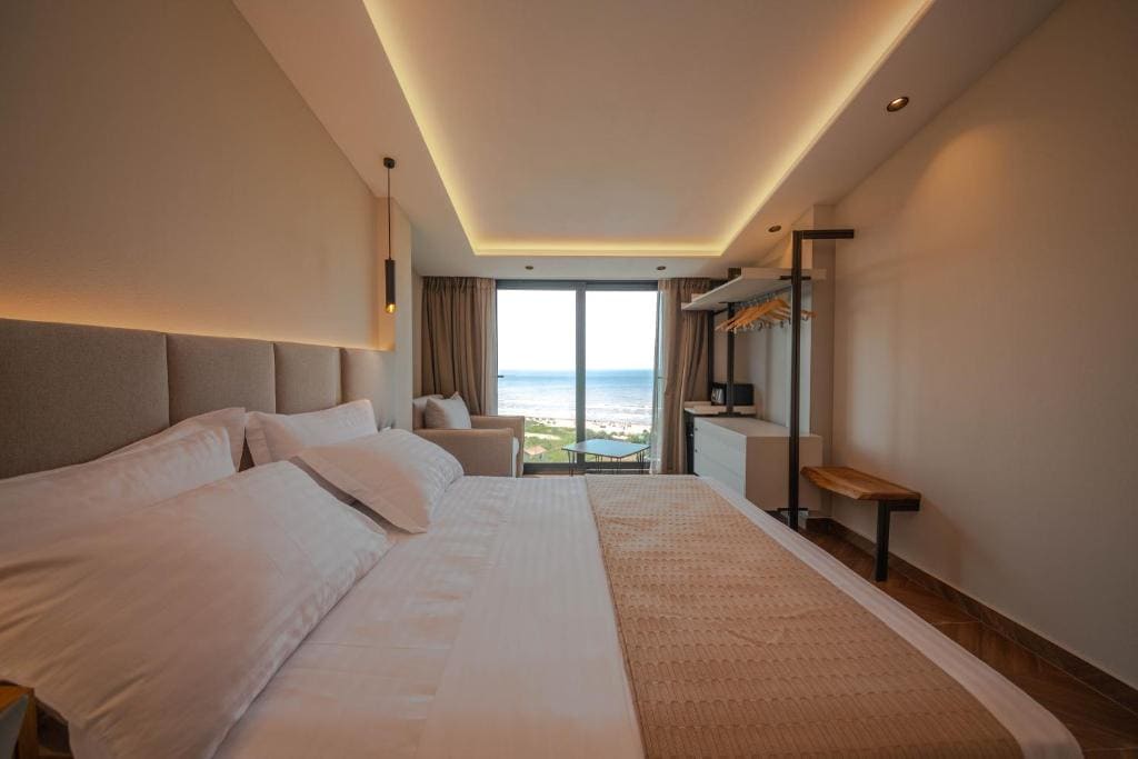 Deluxe Triple Room with Sea View room - Image 1