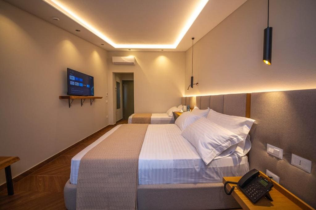 Deluxe Triple Room with Sea View room - Image 3