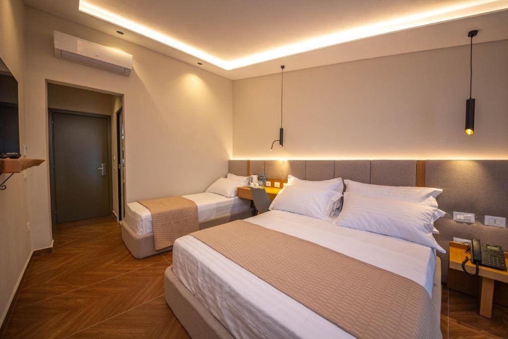 Deluxe Triple Room with Sea View room - Image 2