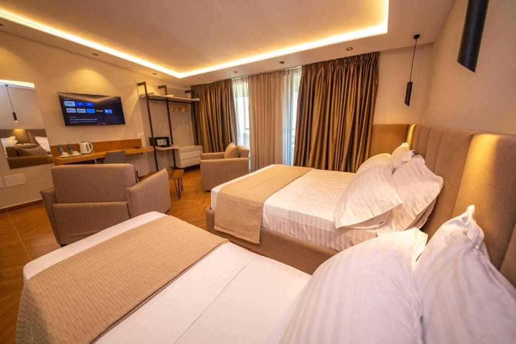 Triple Room with Balcony room - Image 2