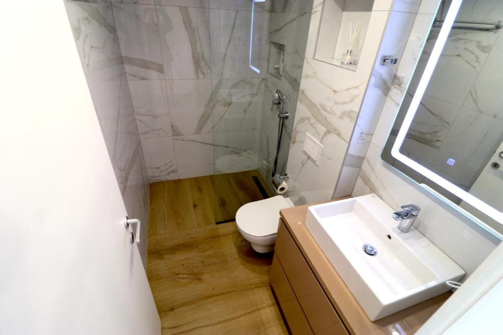 Double Room with Balcony room - Image 1