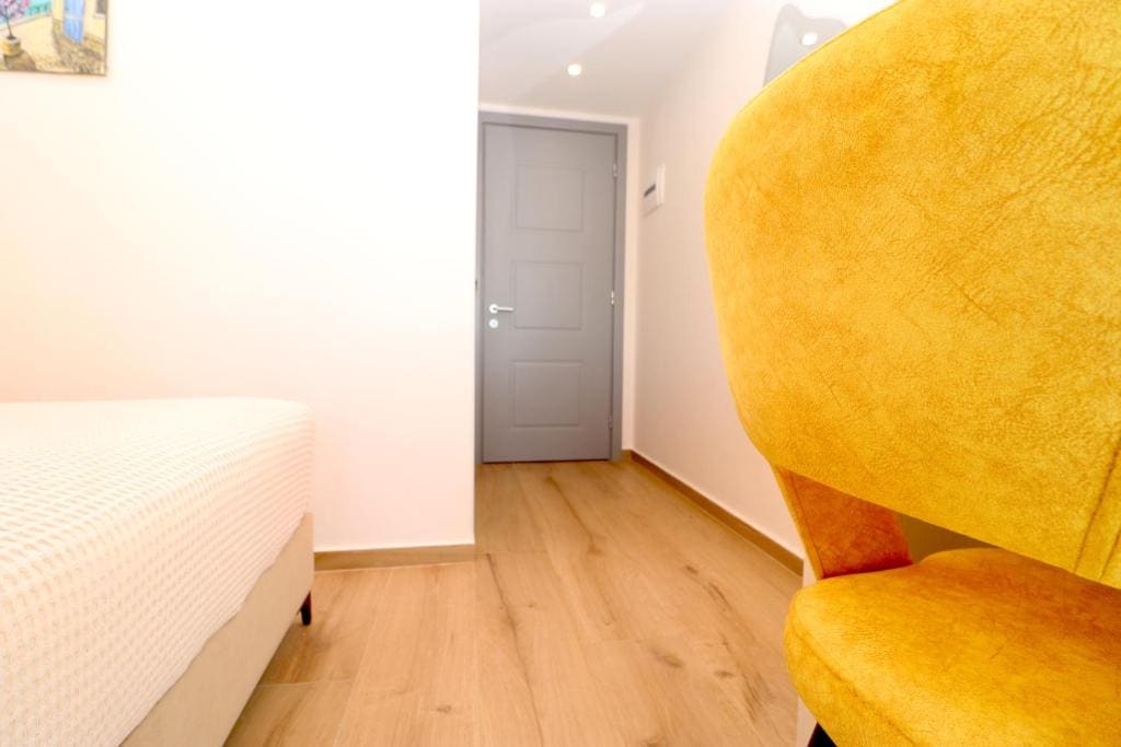Double Room with Balcony room - Image 3