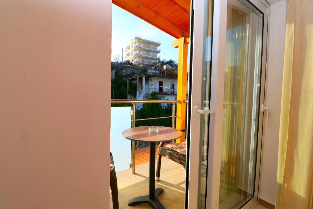 Triple Room with Balcony room - Image 3