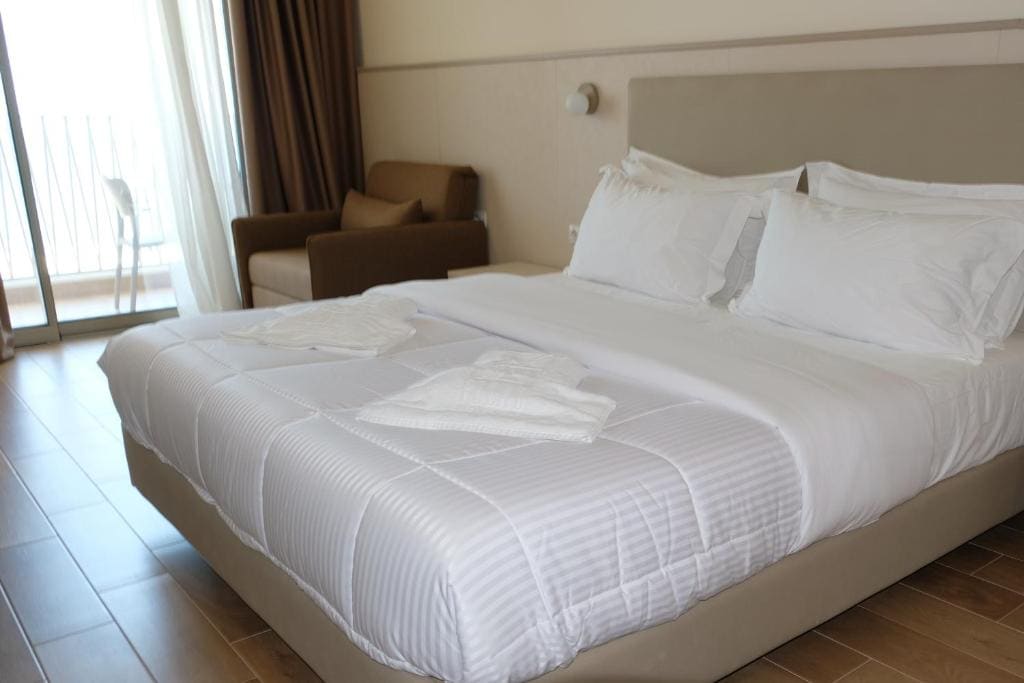 Junior Suite with Balcony room - Image 1