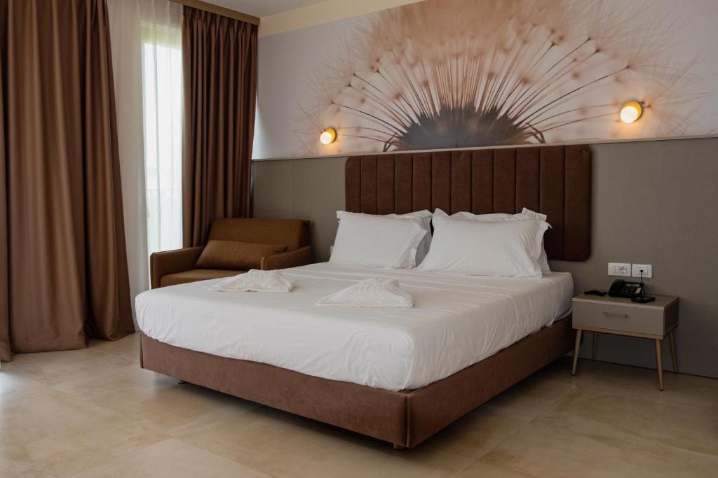Junior Suite with Balcony room - Image 3
