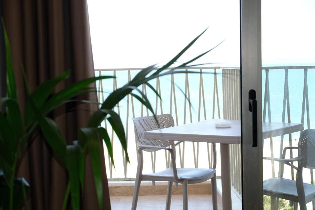 Junior Suite with Balcony room - Image 2