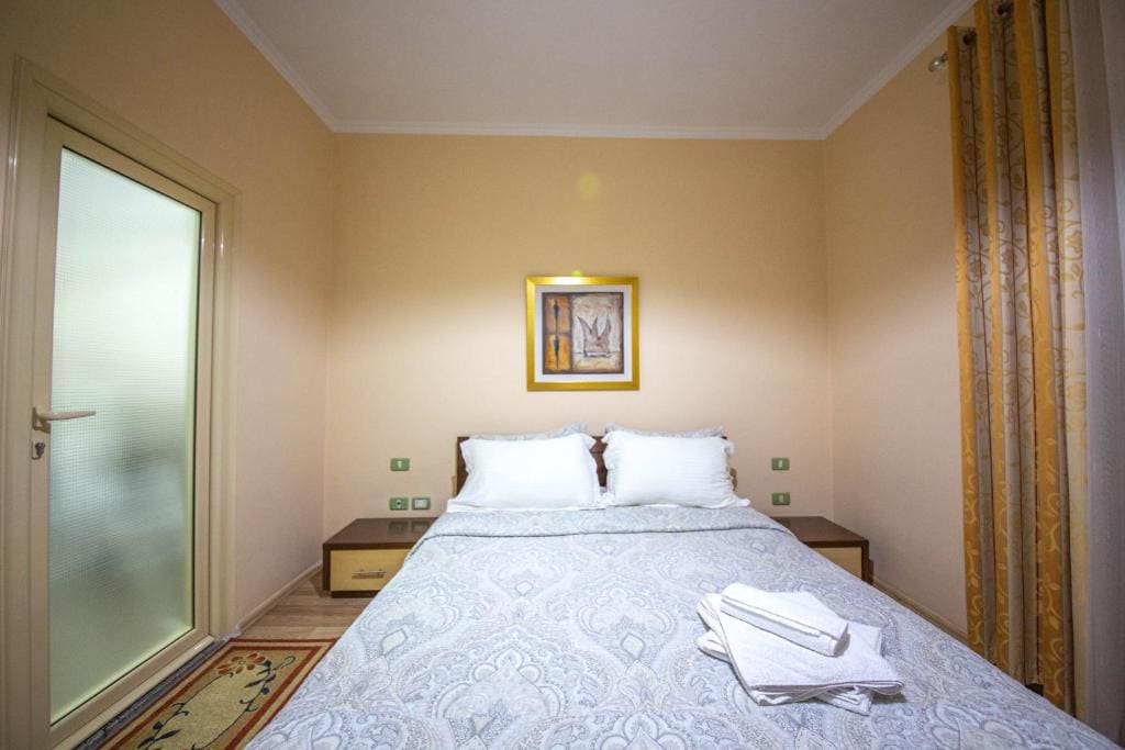 Double Room with Balcony room - Image 2