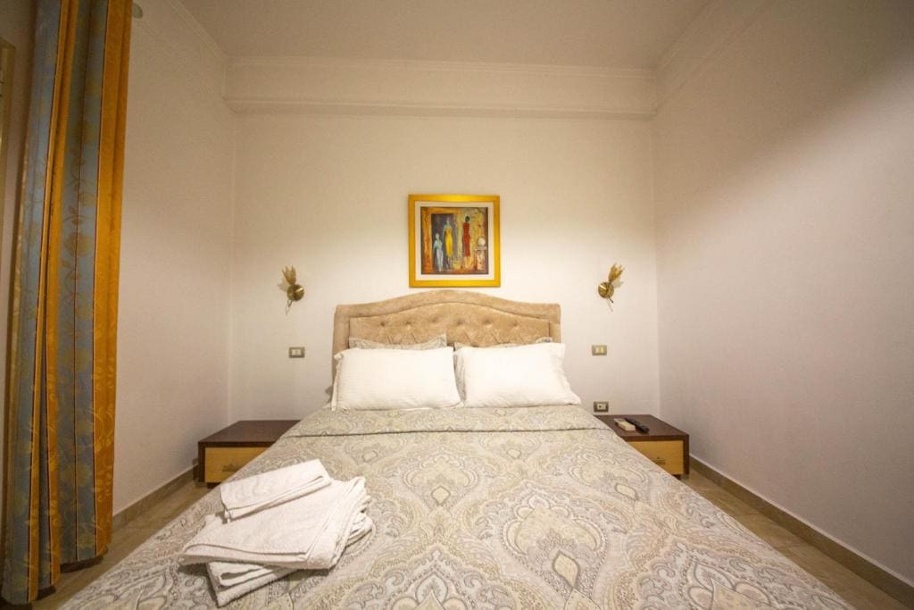 Double Room with Balcony room - Image 3