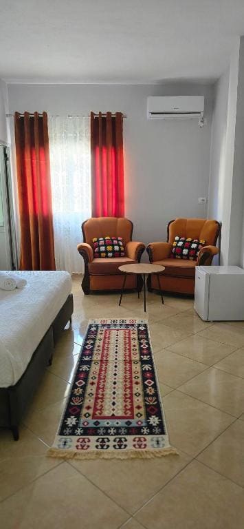 Family Room room - Image 2
