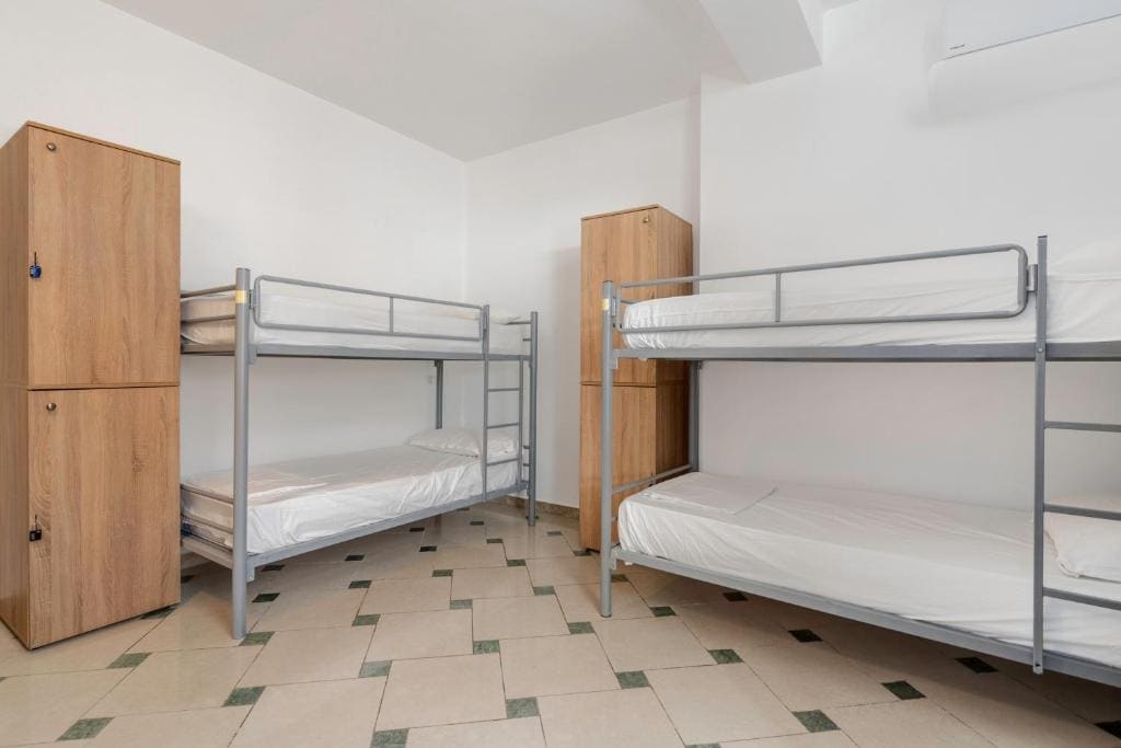 Bed in 6-Bed Mixed Dormitory Room room - Image 3