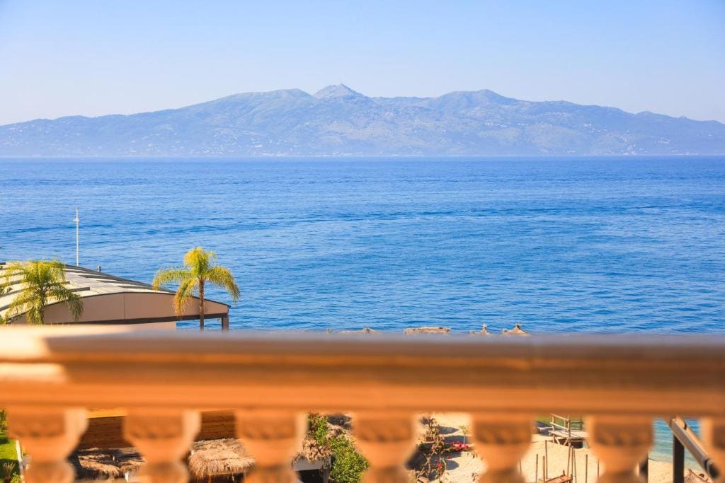 Superior Triple Room with Balcony and Sea View room - Image 2