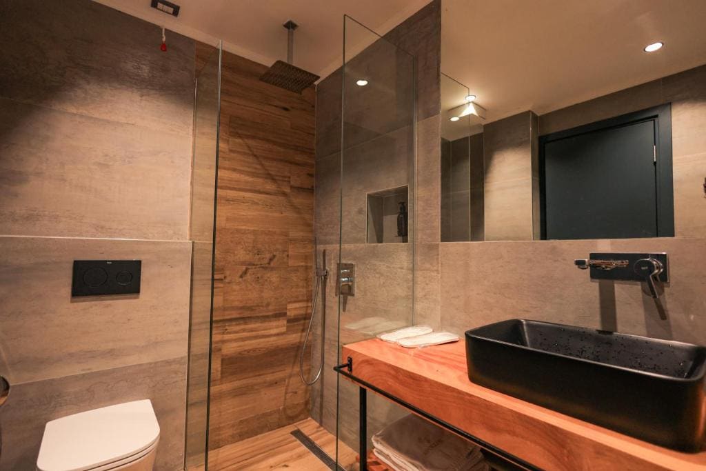 Superior Deluxe Double Room with Side Sea View room - Image 3
