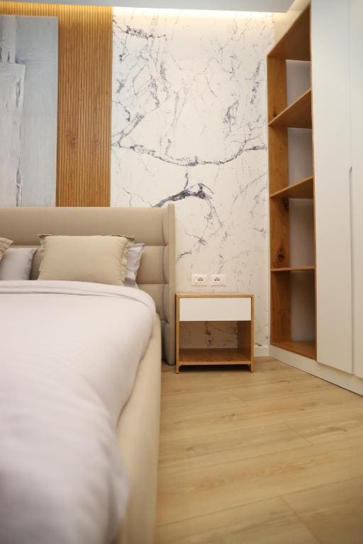 One-Bedroom Apartment with Balcony room - Image 3