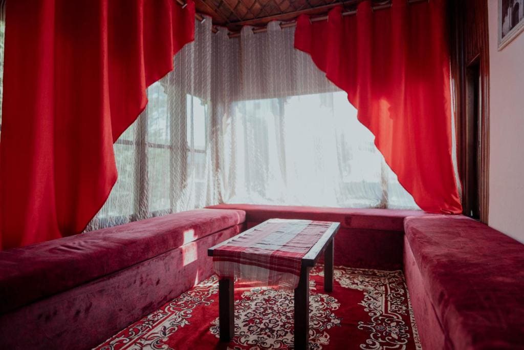 Triple Room with Shared Bathroom room - Image 2