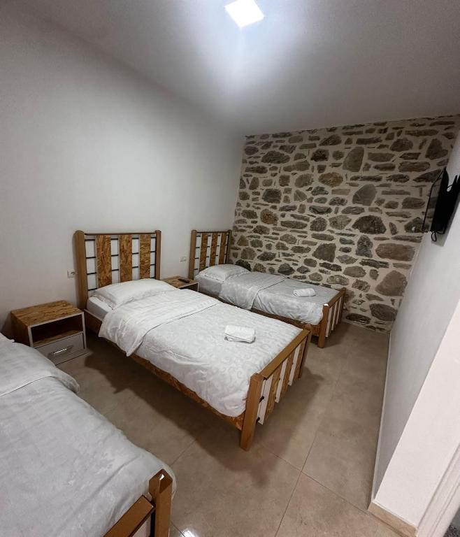 Standard Triple Room with Balcony room - Image 2