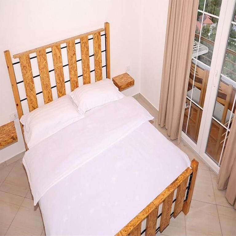 Apartment with Balcony and Mountain View room - Image 3