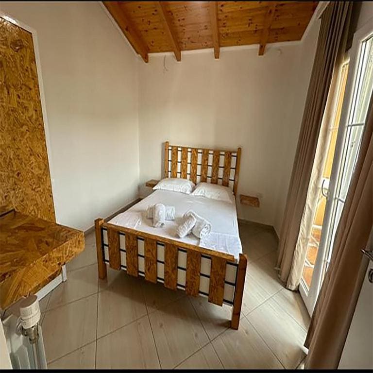 Apartment with Balcony and Mountain View room - Image 2