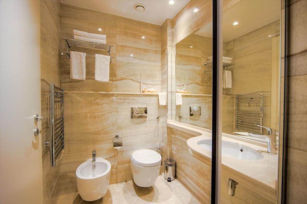 Executive Suite room - Image 3