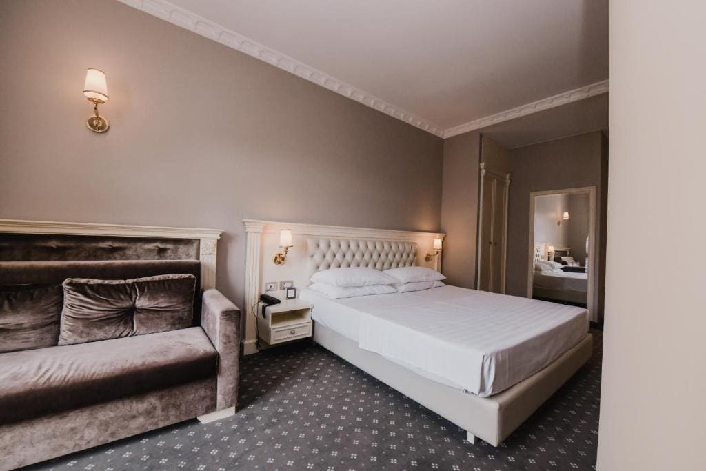Deluxe Queen Room room - Image 1