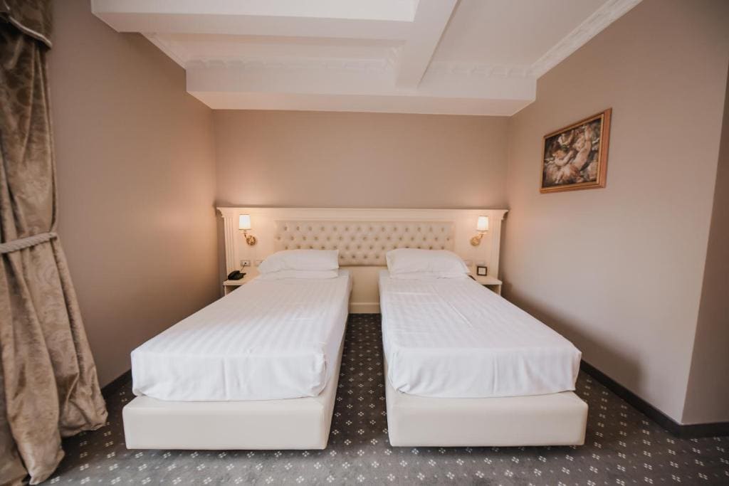 Standard Twin Room room - Image 1