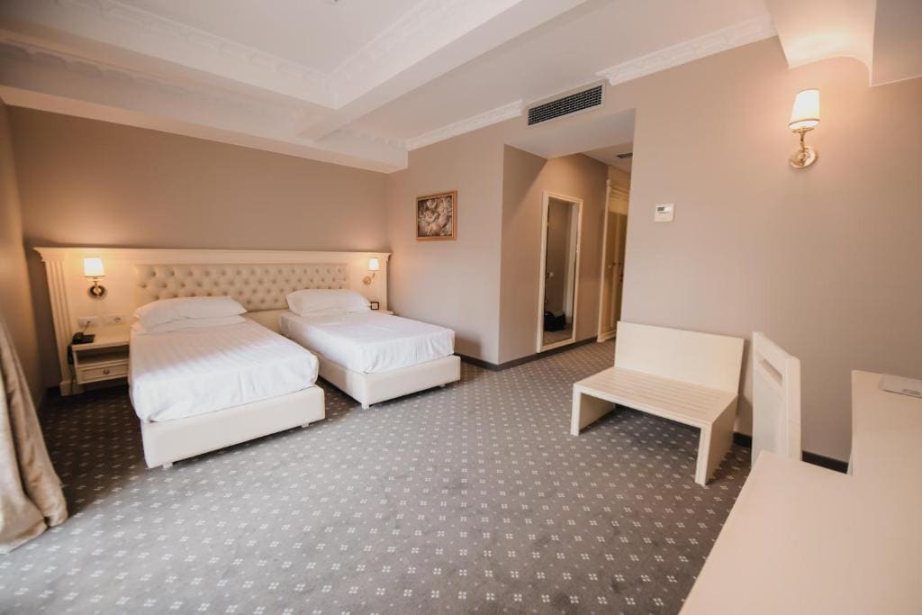 Superior Twin Room room - Image 2