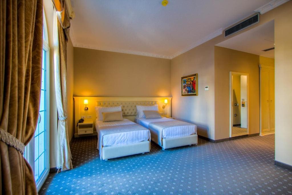 Superior Twin Room room - Image 1