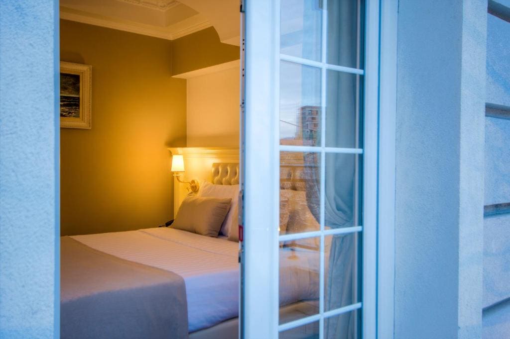 Superior Twin Room room - Image 3