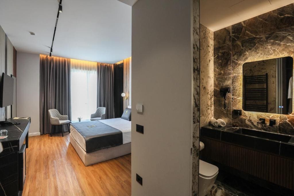 Deluxe Double Room room - Image 3