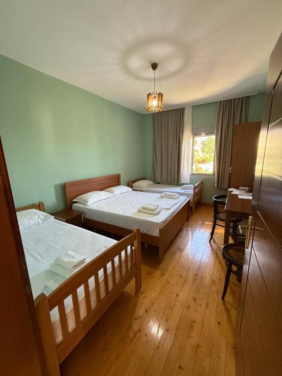 Family Room room - Image 3
