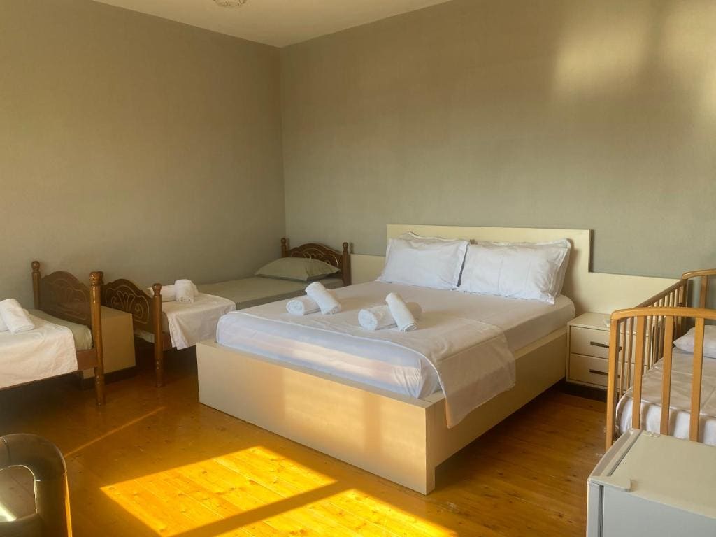 Family Room room - Image 2