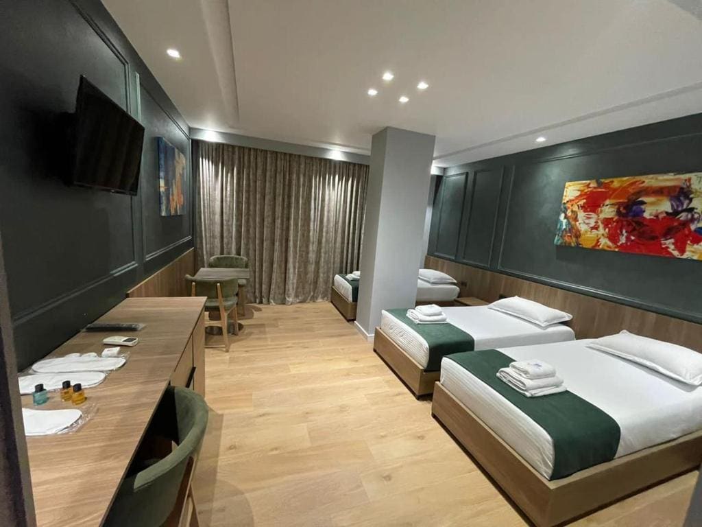 Comfort Triple Room room - Image 1