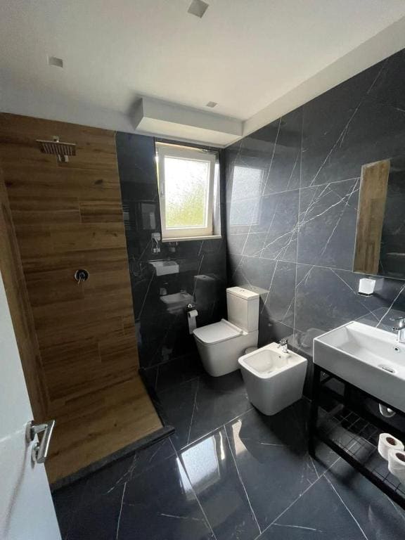 Comfort Triple Room room - Image 2