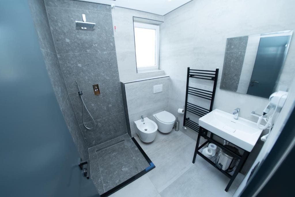 Deluxe Twin Room room - Image 3
