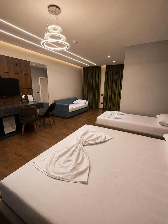 Triple Room with Balcony room - Image 2
