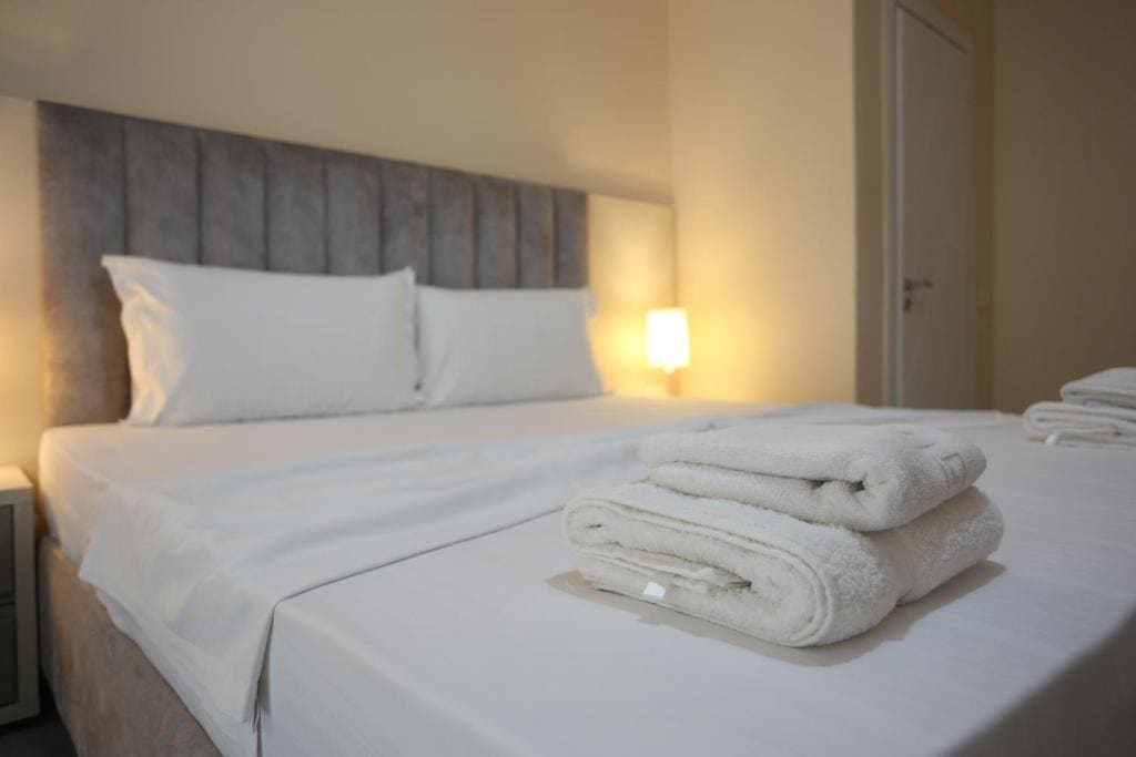 Double Room with Balcony room - Image 1