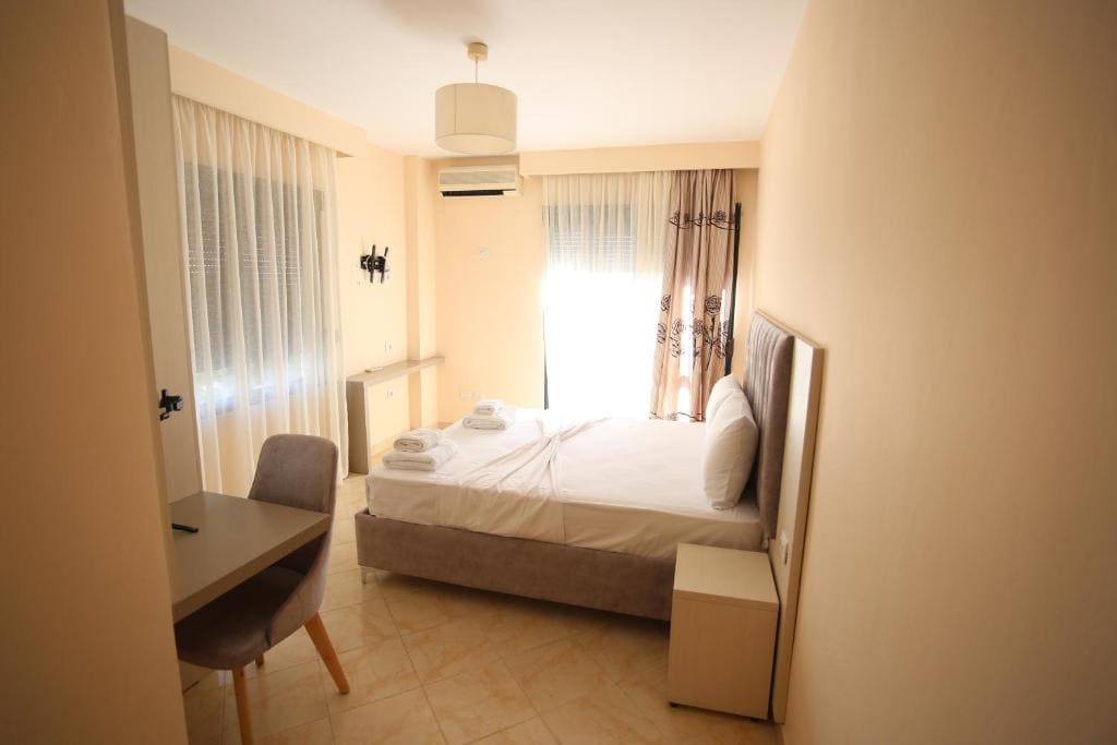 Double Room with Balcony room - Image 2