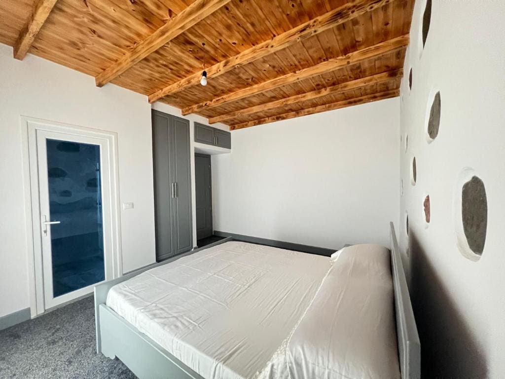 Family Room with Balcony room - Image 3