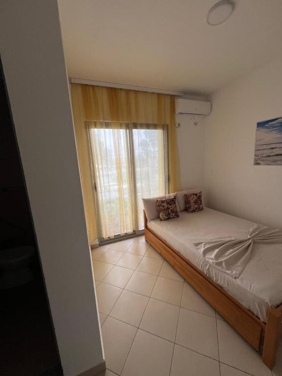 Family Room with Balcony room - Image 2