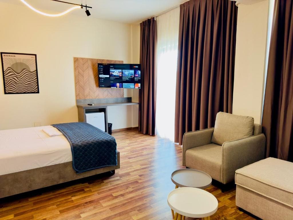 Deluxe Double Room with Balcony and Sea View room - Image 2