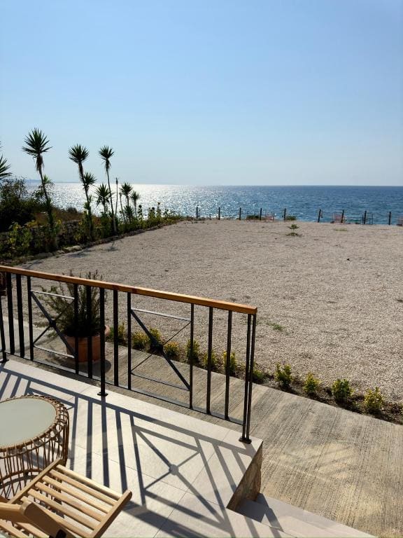 Deluxe Double Room with Balcony and Sea View room - Image 3