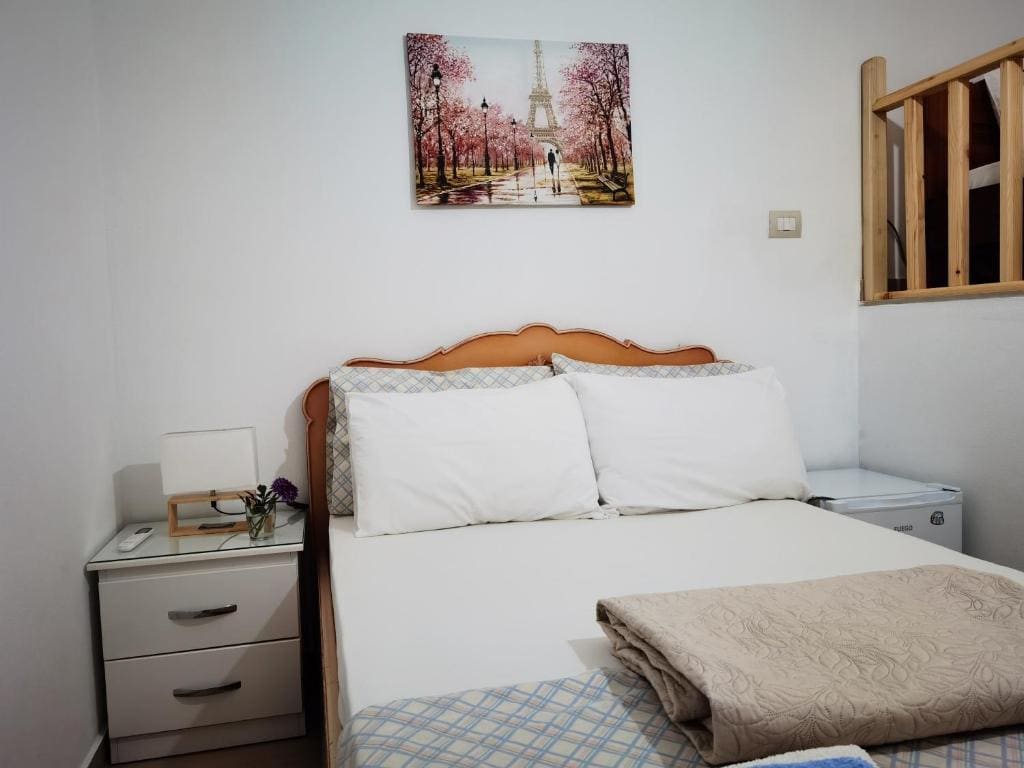 Deluxe Double Room with Castle View room - Image 3
