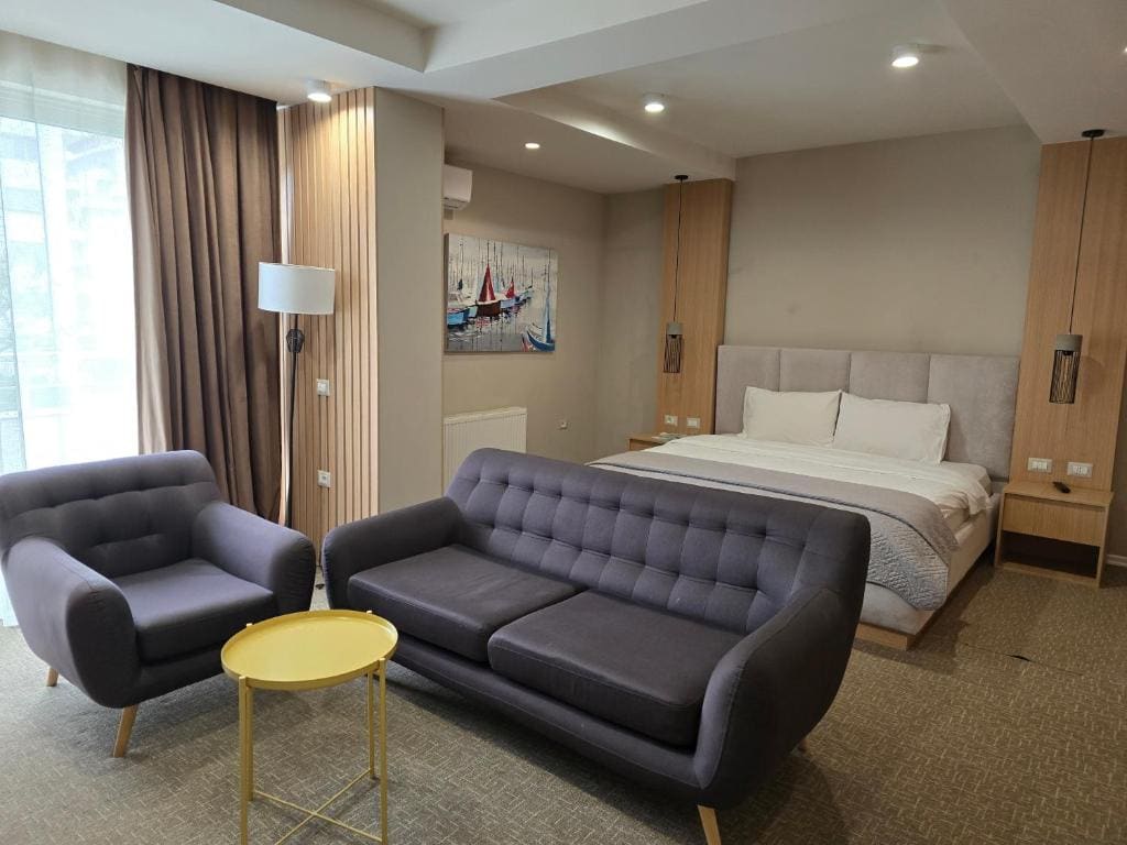 Deluxe Junior Suite room - Image 1