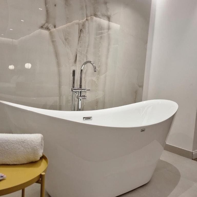 King Room with Spa Bath room - Image 3
